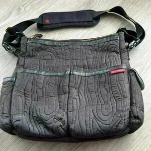 SKIP HOP BLACK BAG WITH DIAPER STATION MOMMY BAG